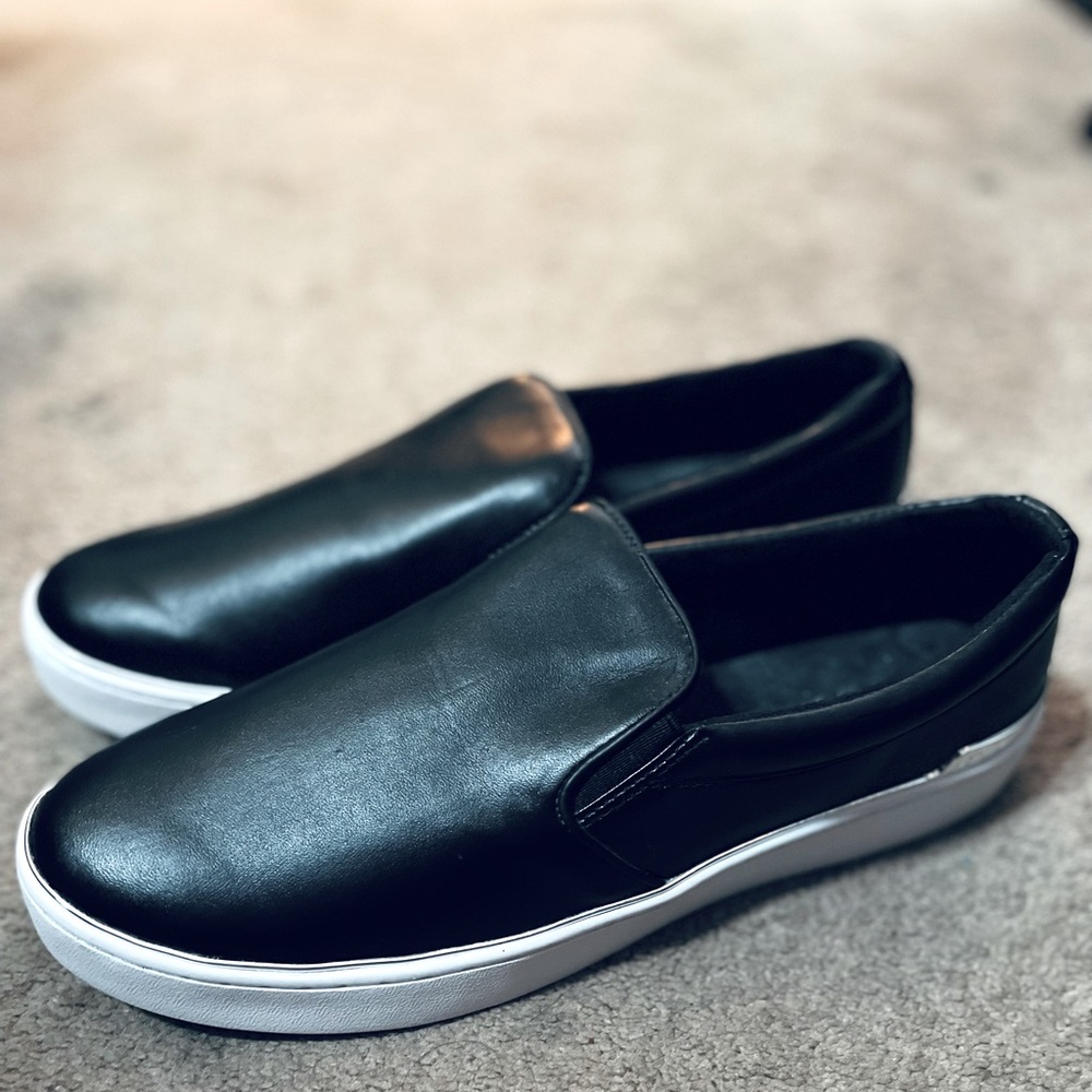NWOT GUESS SHOES